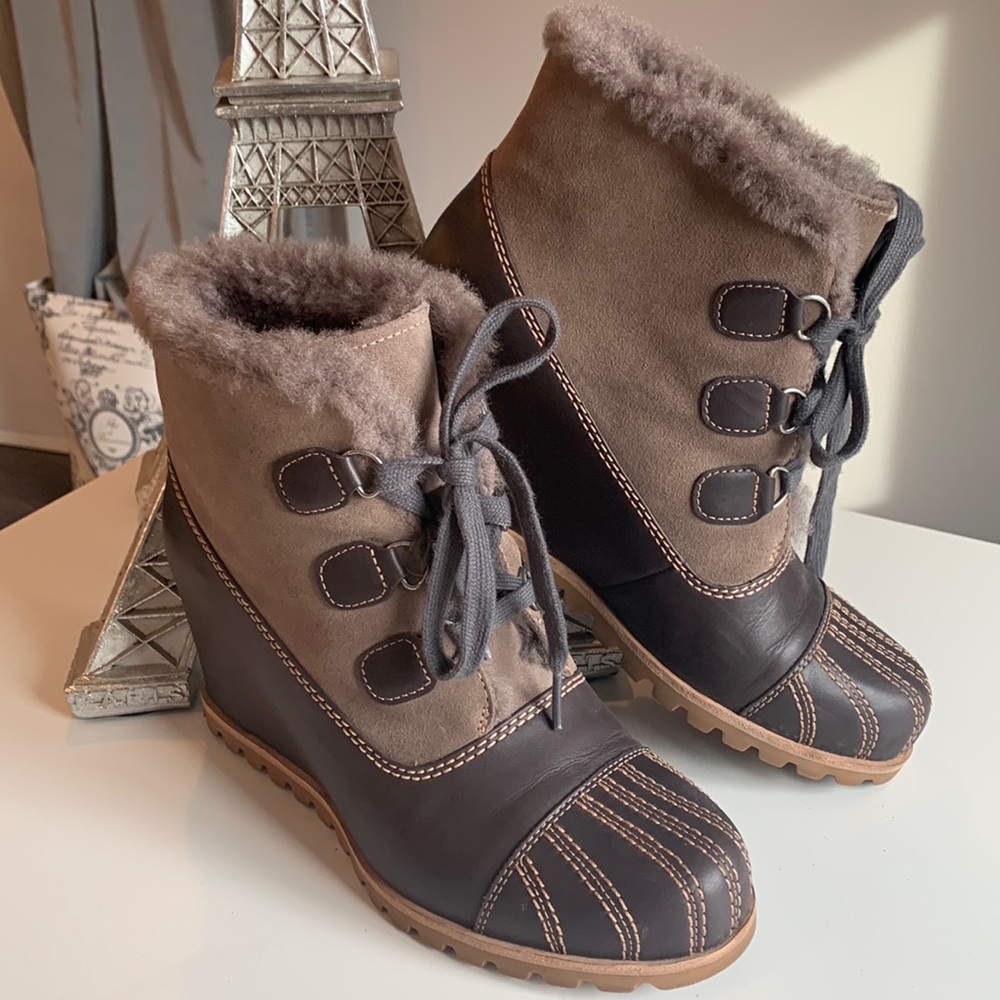 UGG Alasdair Wedge Boots